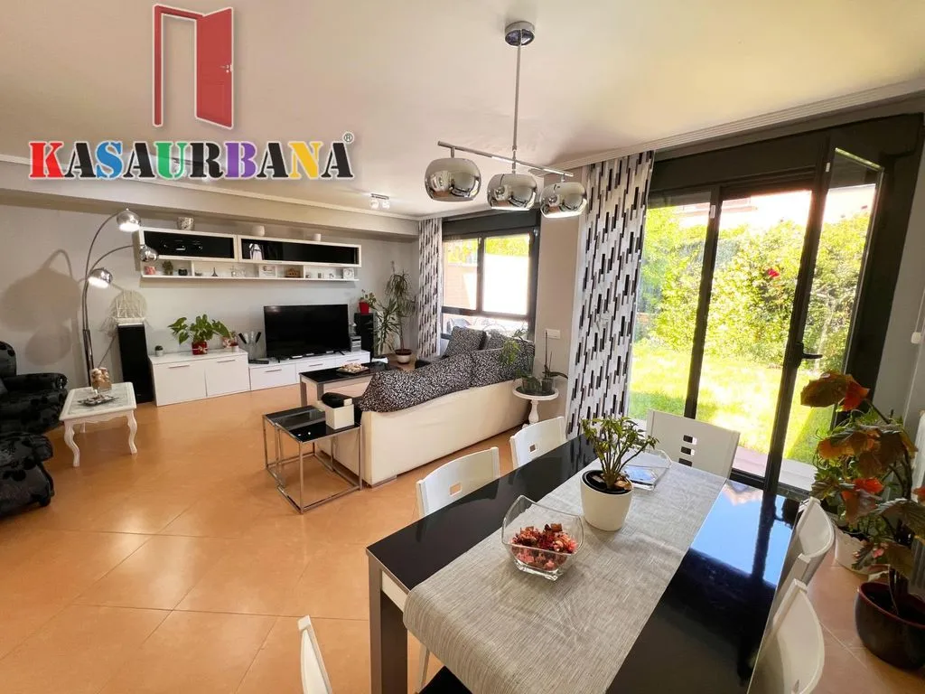 Söögituba - Terraced House with Pool in Hospital