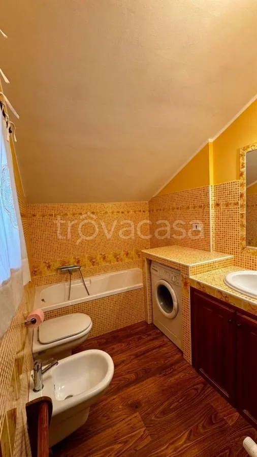 Salles de bain - Rustic-Style Apartment with Balcony in Bardonecchia