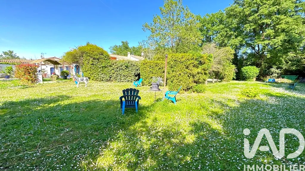 Jardin - Maison de Plain-Pied avec Piscine au Muy