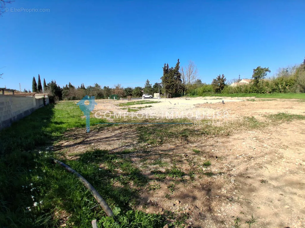 Aed - Buildable Plot with Garden in Monteux