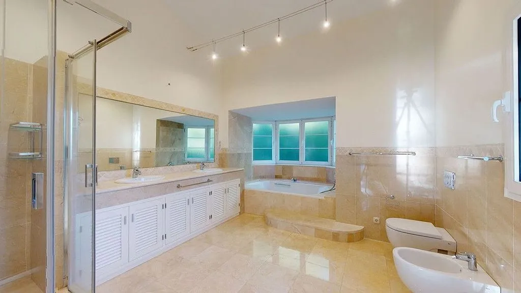 Bagni - Luxury Villa with Sea View in Benahavís