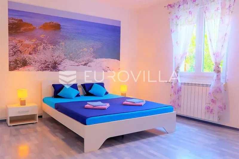 Magamistoad - Detached House with Pool in Busoler, Pula