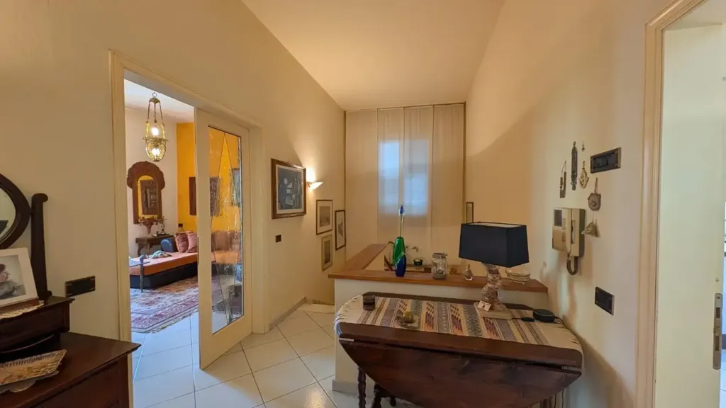 Esik - Rustic Apartment with Terrace in Sovigliana