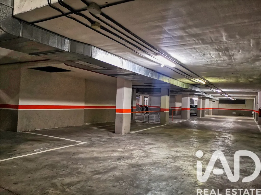 Garaaž - Garage with Pool Access in Alcobendas