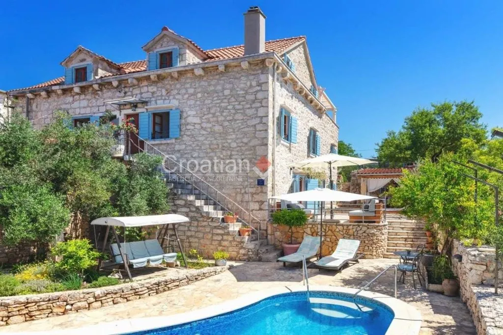 Bassein - Stone House with Pool and Sea View in Postira