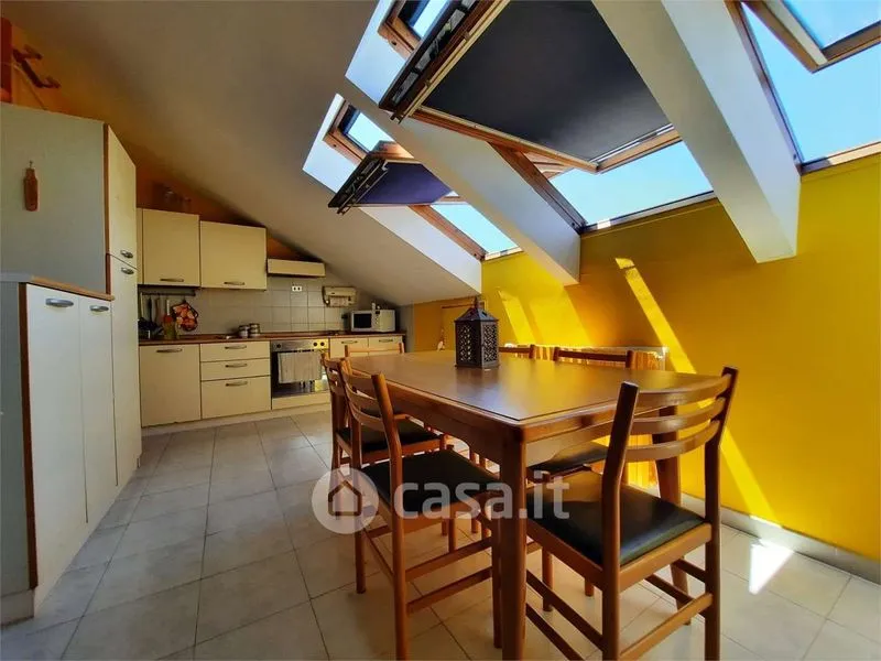 Sala da pranzo - Mansarded Studio with Green Space in Chieri