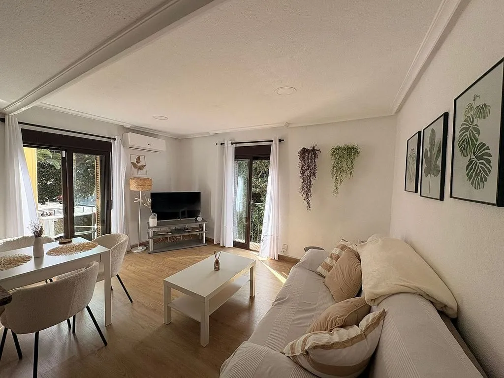 Soggiorno - Modernised Flat with Balcony in Historic Centre