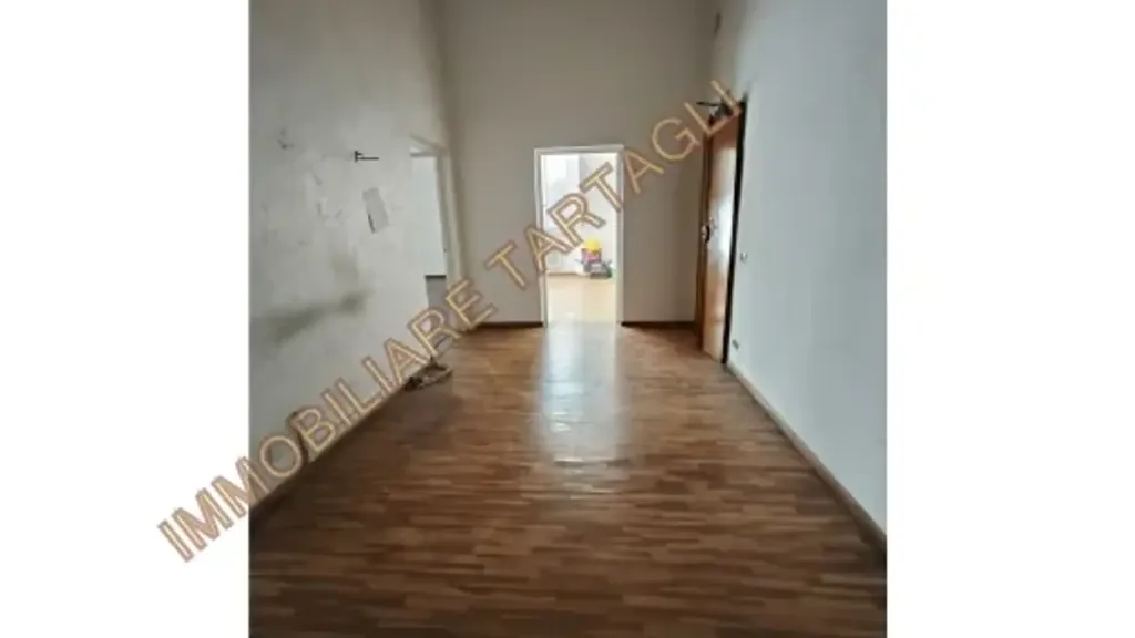 Ingresso - Apartment with Dual Entrances in Florence