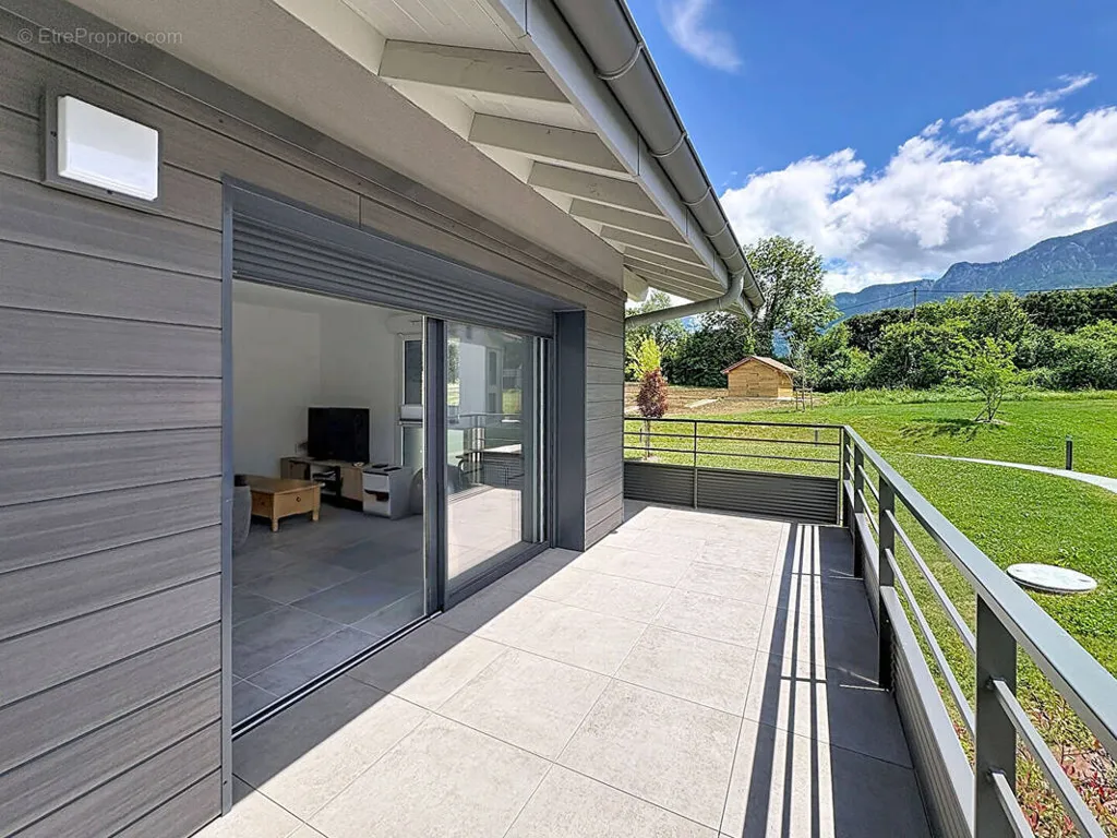 Balcony - Apartment with Terrace in Amancy