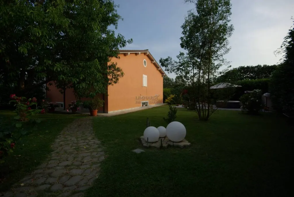 Jardin - Contemporary Villa with Garden in San Giustino