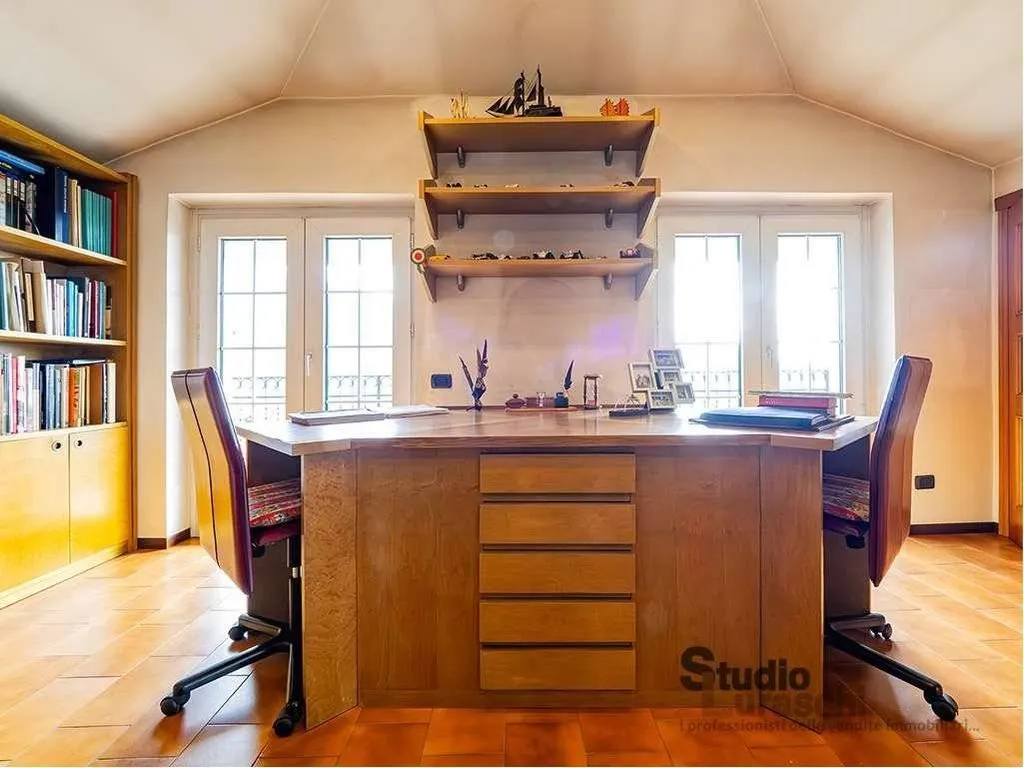 Bureau - Luxury Villa with Panoramic View in Ello