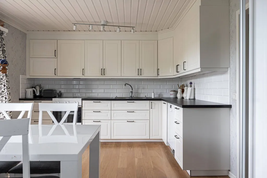 Kitchen - Sutteräng Villa with Balcony in Västmanland