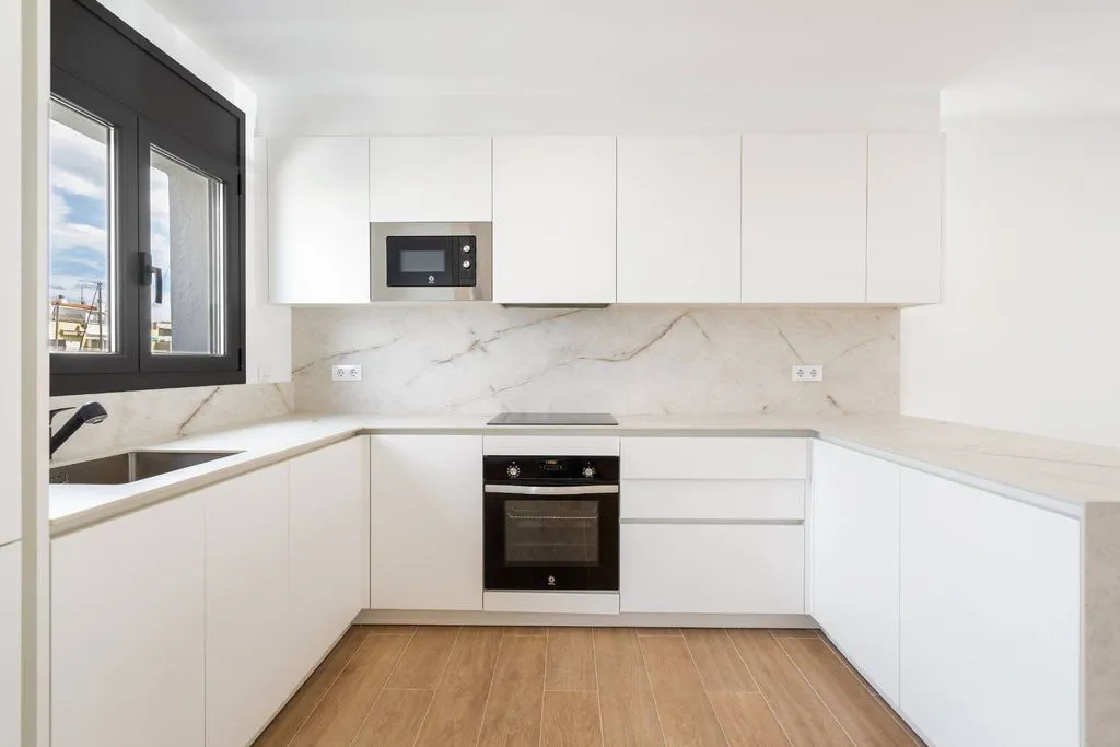 Kitchen - Luxury Apartment with Marina Access in Empuriabrava