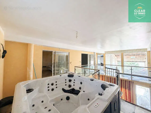Pièces - Maison à Rénover avec Piscine à Briey