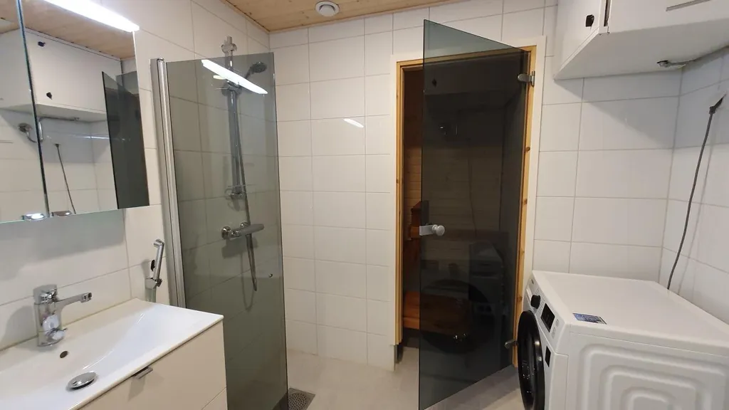 Vannitoad - Modern End-Terrace Flat with Sauna in Tikkurila