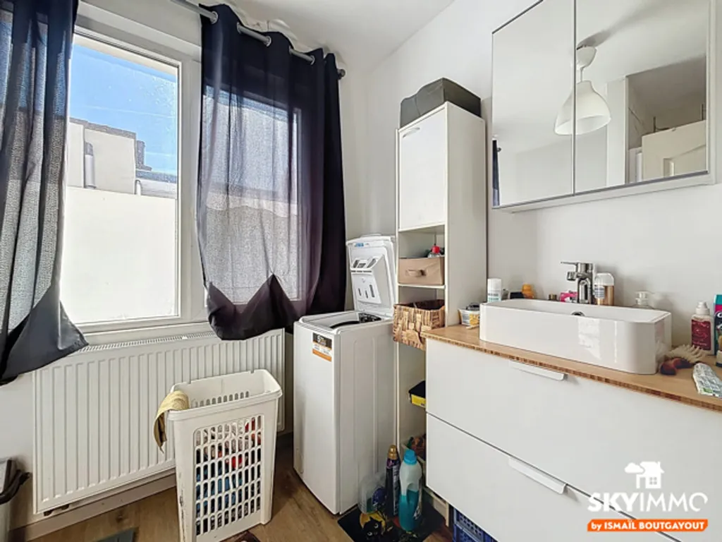 Bathrooms - Spacious Apartment with Terrace in Seraing