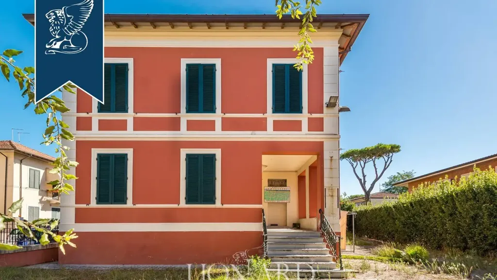 Exterior - Central Villa for Renovation in Forte dei Marmi