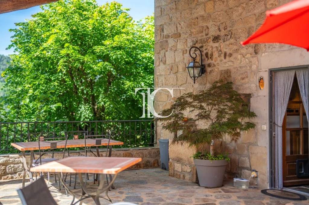 Terrasse - Maison de Village en Pierre avec Piscine à Lablachère