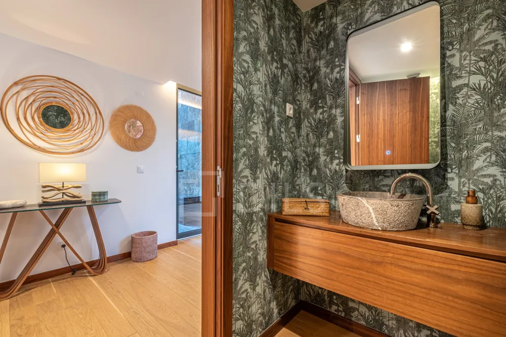 Bathrooms - Modern Villa with Sea View in Troia Resort