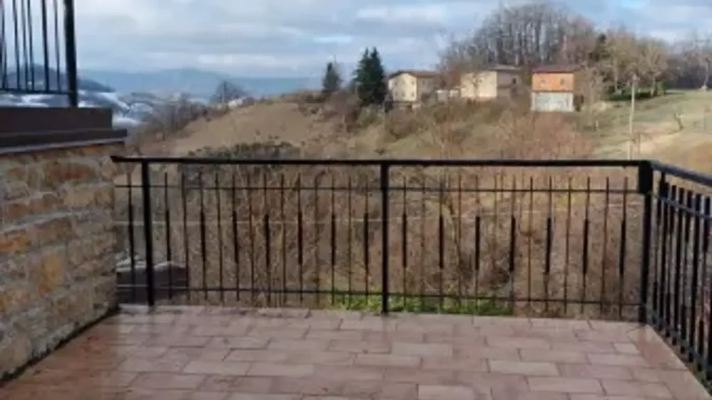 Rõdu - Terraced House with Solarium in Serramazzoni
