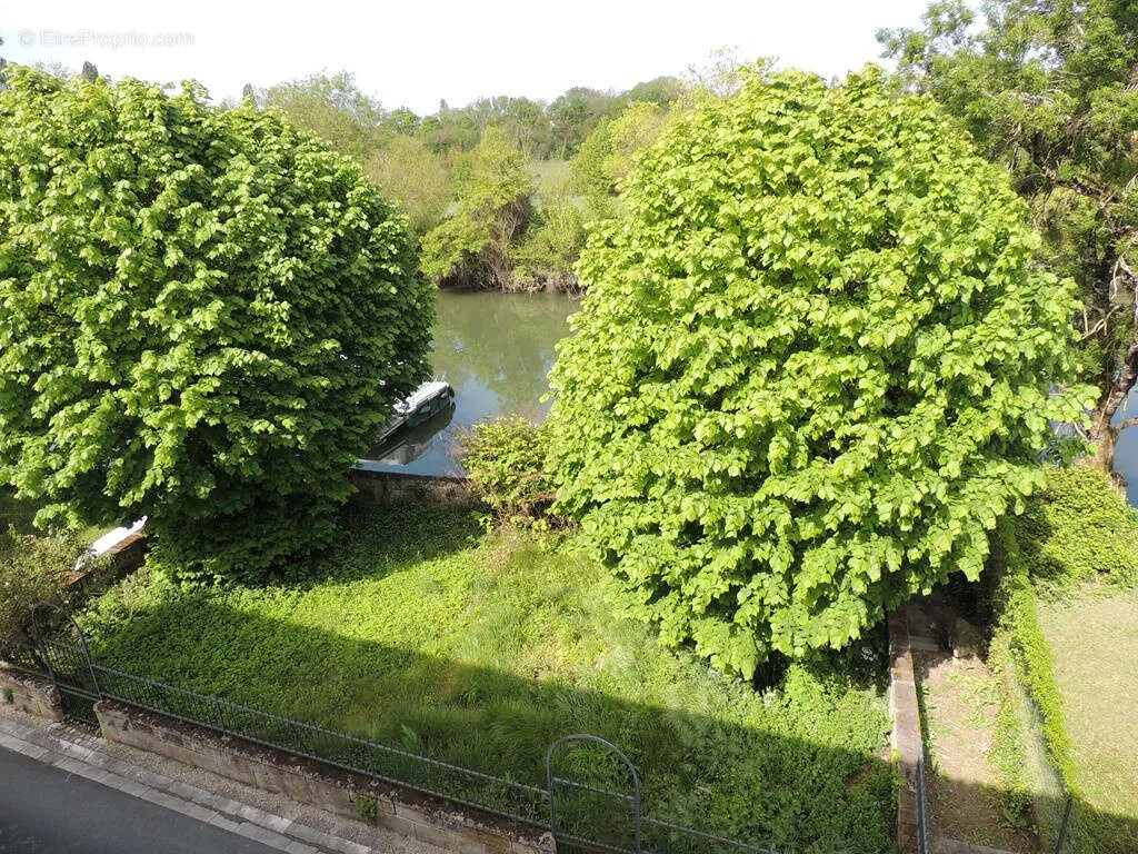 Aed - Character House with River View in Saint Savinien