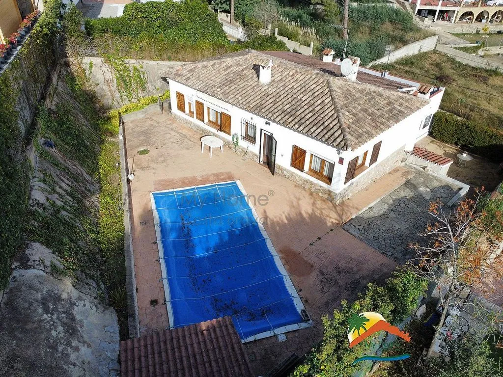 Vista aerea - Chalet with Pool and Terrace in Aiguaviva Parc