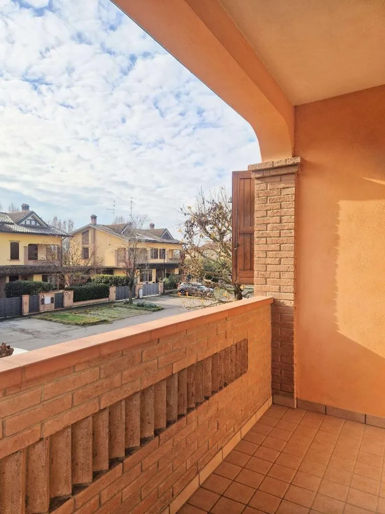Balcone - Corner Semi-Detached Villa with Garden in Rubiera