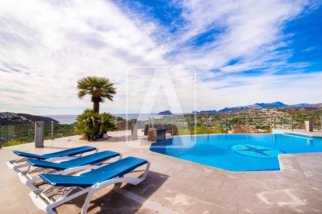 Piscine - Luxury Villa with Sea Views in Moraira