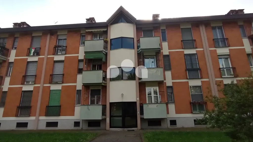 Exterior - Three-Bedroom Apartment with Balcony in Lodi