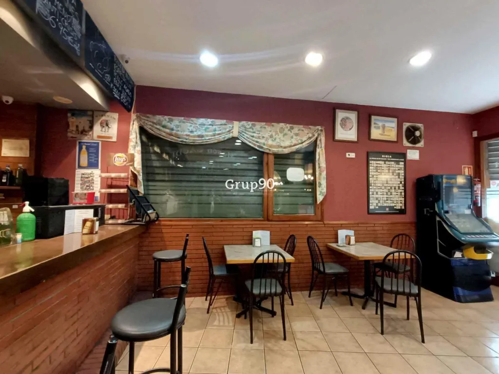 Rooms - Restaurant for Rent with Terrace in Lleida