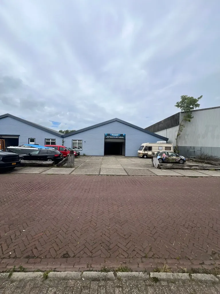 Välivaade - Garage Box with Overhead Door in Middenmeer