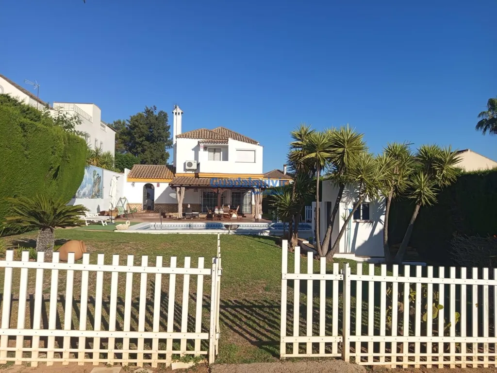 Exterior - Independent Chalet with Pool in Cerros de Montequinto