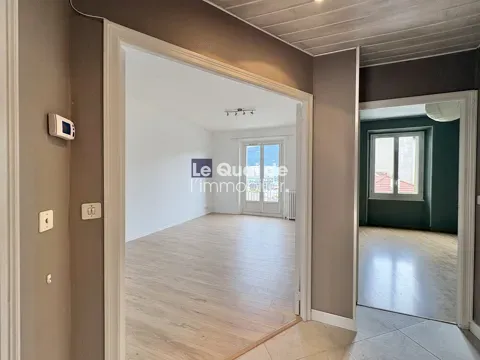 Soggiorno - Renovated 2-Bedroom Flat with Balcony in Grenoble