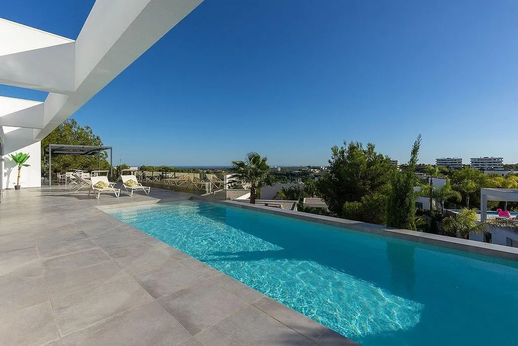 Piscine - Luxury Villa with Golf Views in Orihuela
