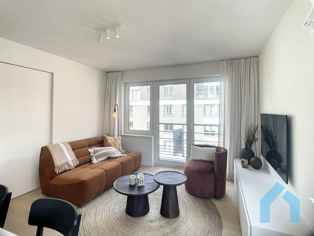 Soggiorno - Ready-to-Move Corner Flat in Central K...