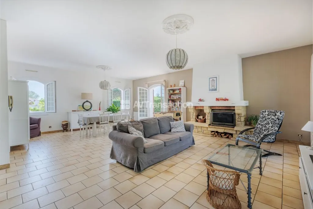 Elutuba - Detached House with Pool in Bordeaux Area