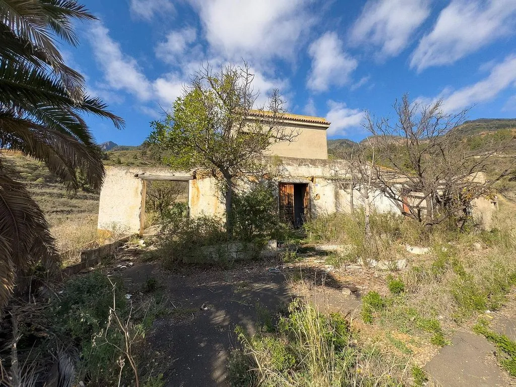 Välivaade - Rustic Property with Restoration Potential in Arafo