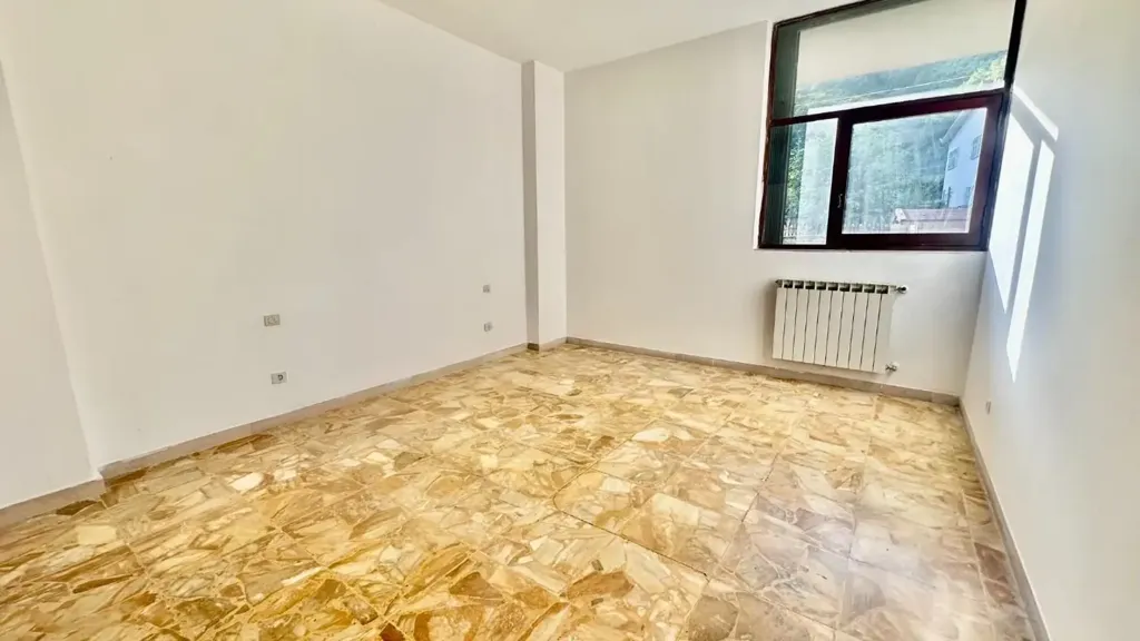 Pièces - Apartment with Private Garden in Carrara