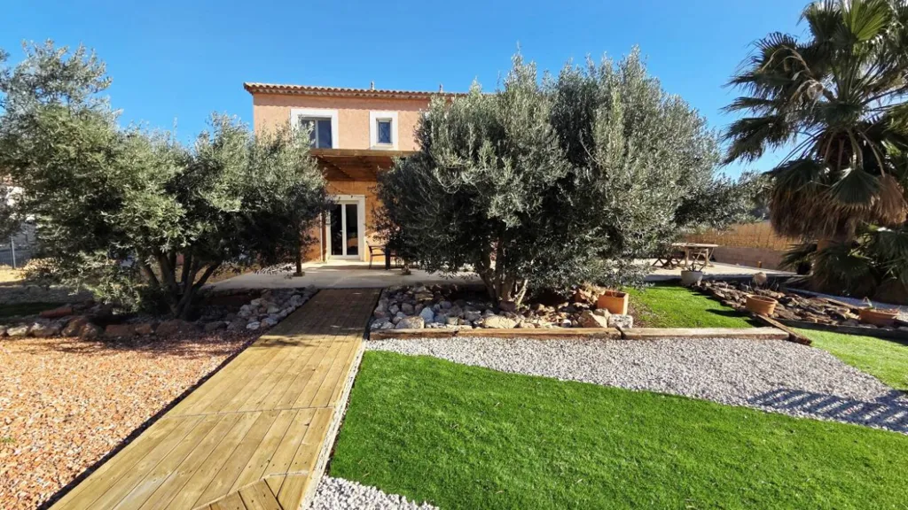 Jardin - Villa avec Piscine et Vue sur les Vignes à Cébazan