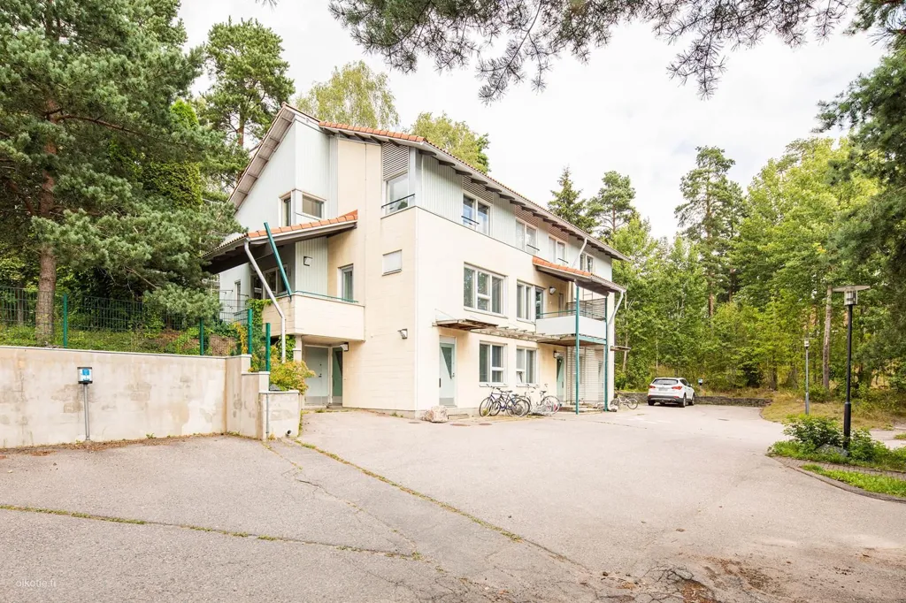 Exterior - Five-Bedroom Apartment with Sauna in Vuosaari