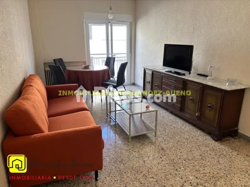 Elutuba - Student-Friendly Flat with Balcony in Semicentro