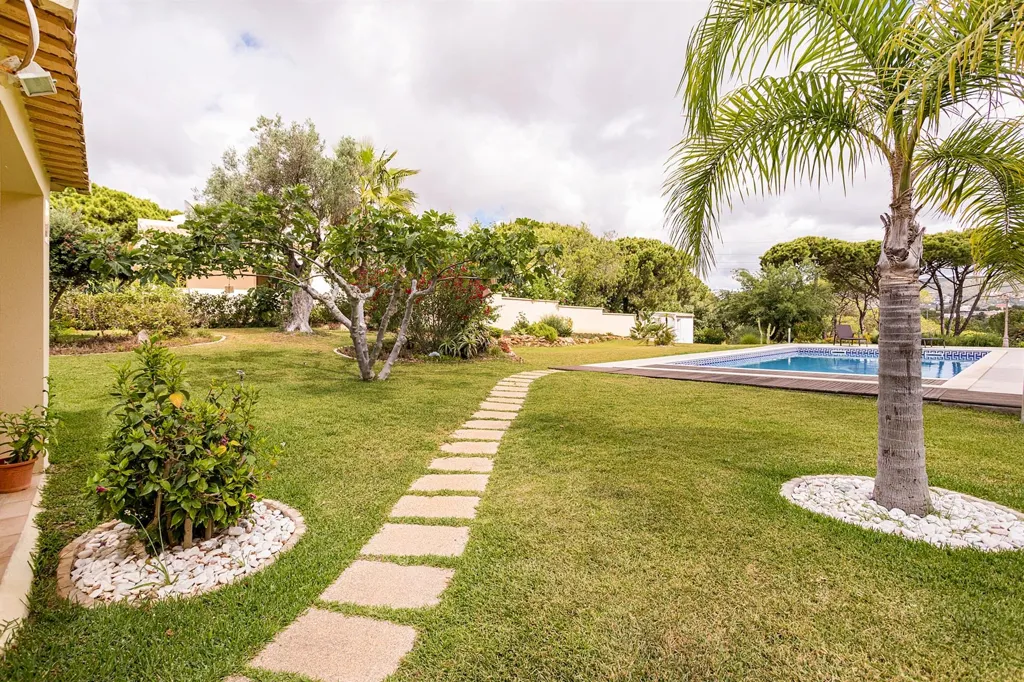 Garden - Detached House with Pool in Loulé, Portugal