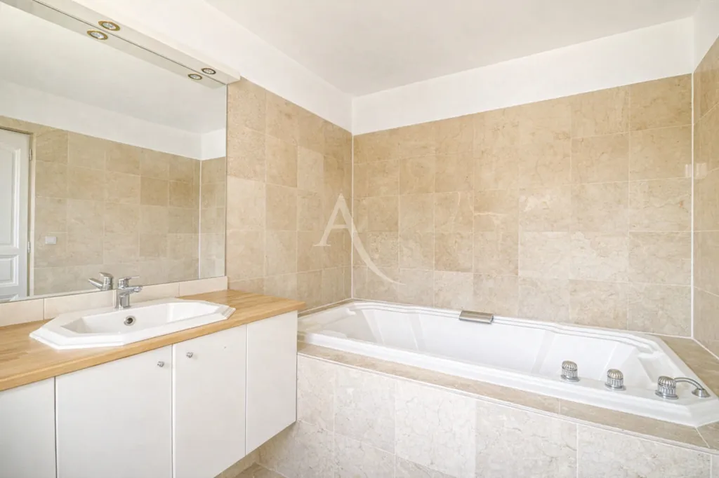 Vannitoad - Duplex Flat with Mezzanine in Antony