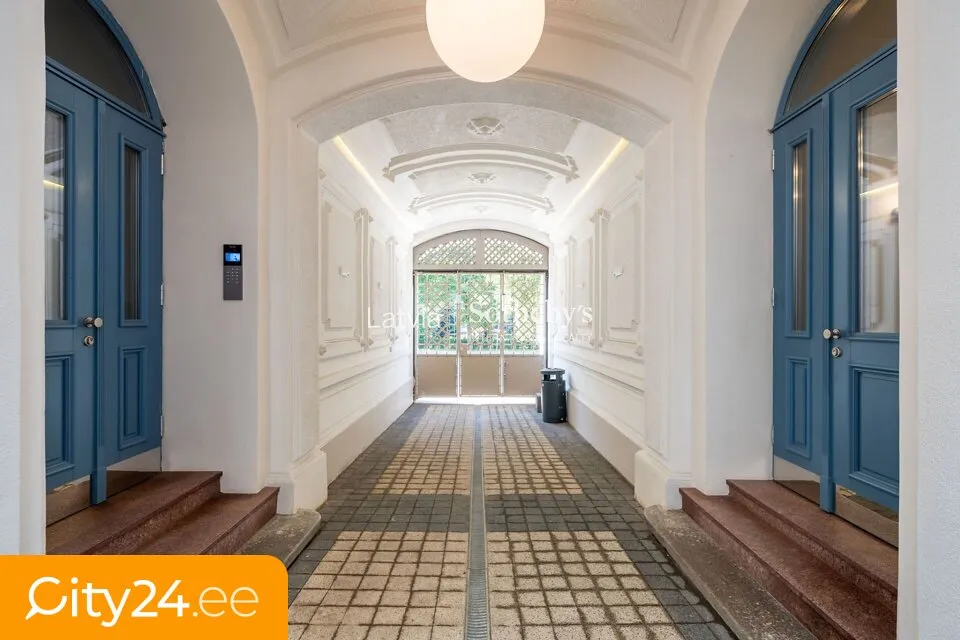 Entrée - Studio Apartment with Historical Charm in Riga Centre