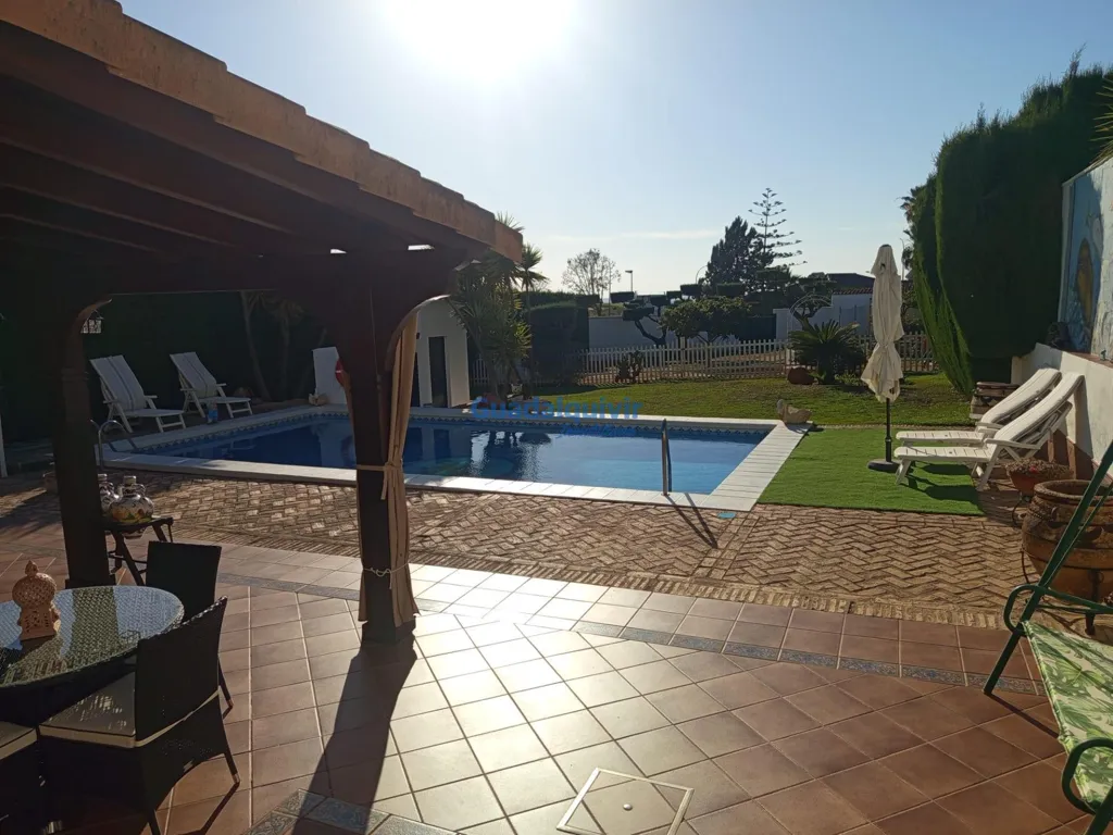 Pool - Independent Chalet with Pool in Cerros de Montequinto