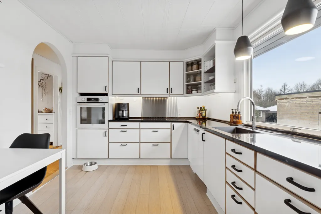 Cuisine - Spacious Bungalow with Garden in Odense