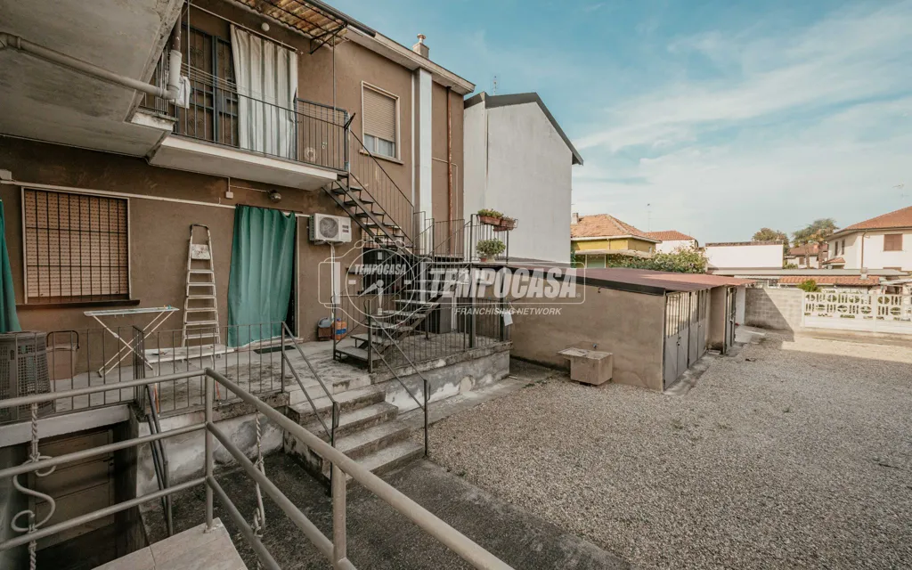 Jardin - Spacious Triplex with Balcony in Vigevano