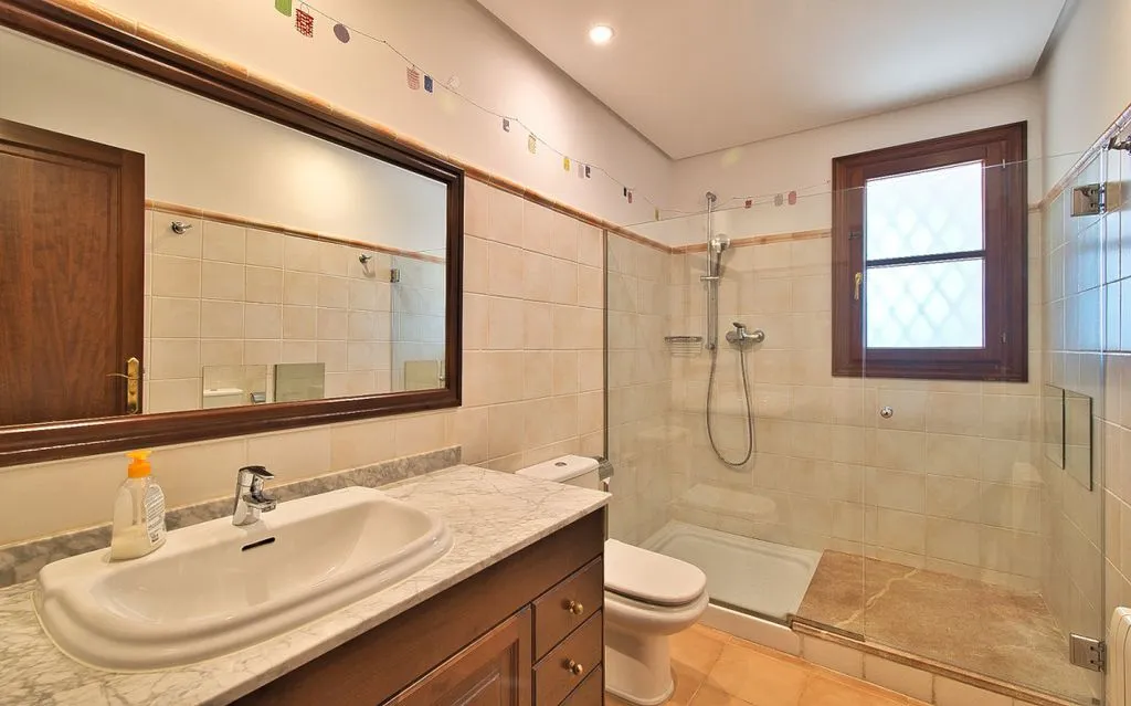 Bathrooms - Luxury Villa with Pool and Sauna in Calvià