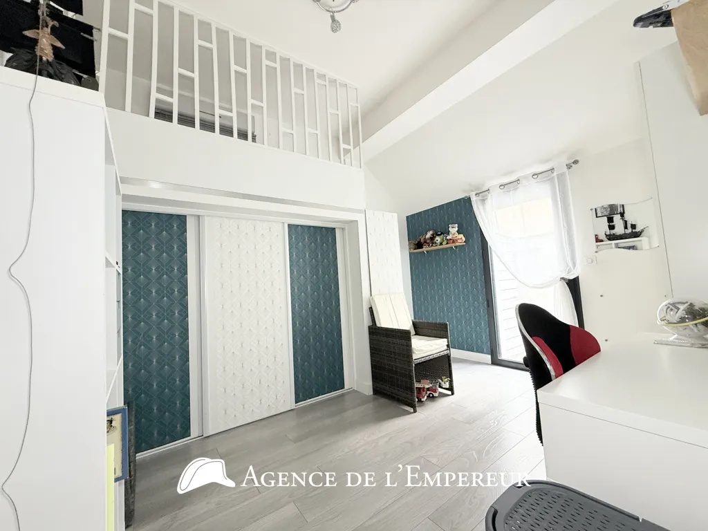 Bedrooms - Contemporary House with Panoramic Terrace in Rueil
