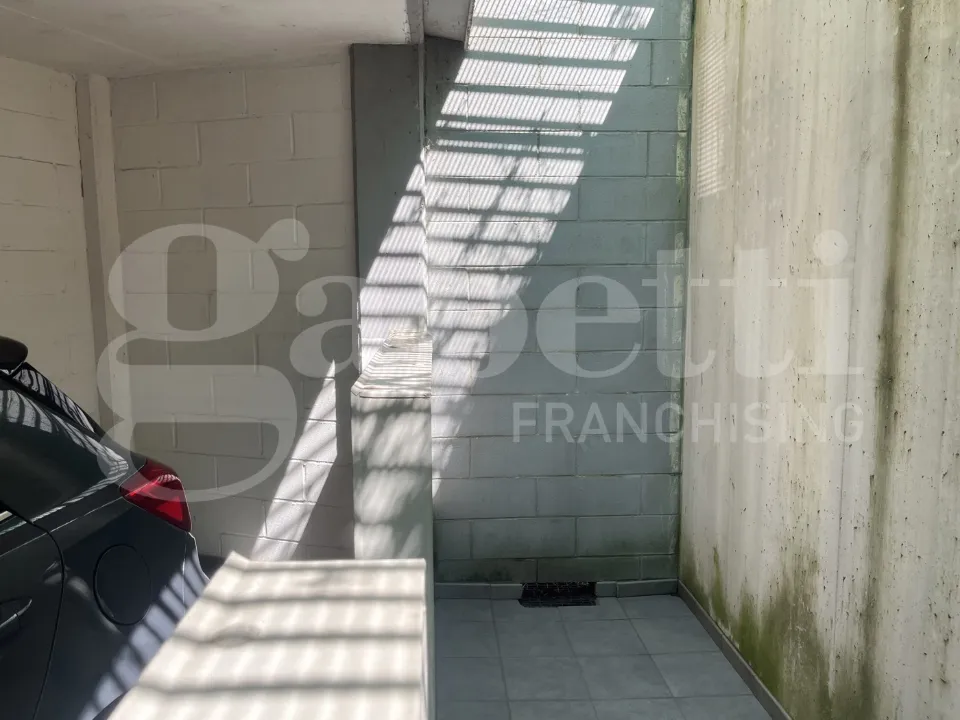 Garaaž - Garage with Spacious Interior in Mestre
